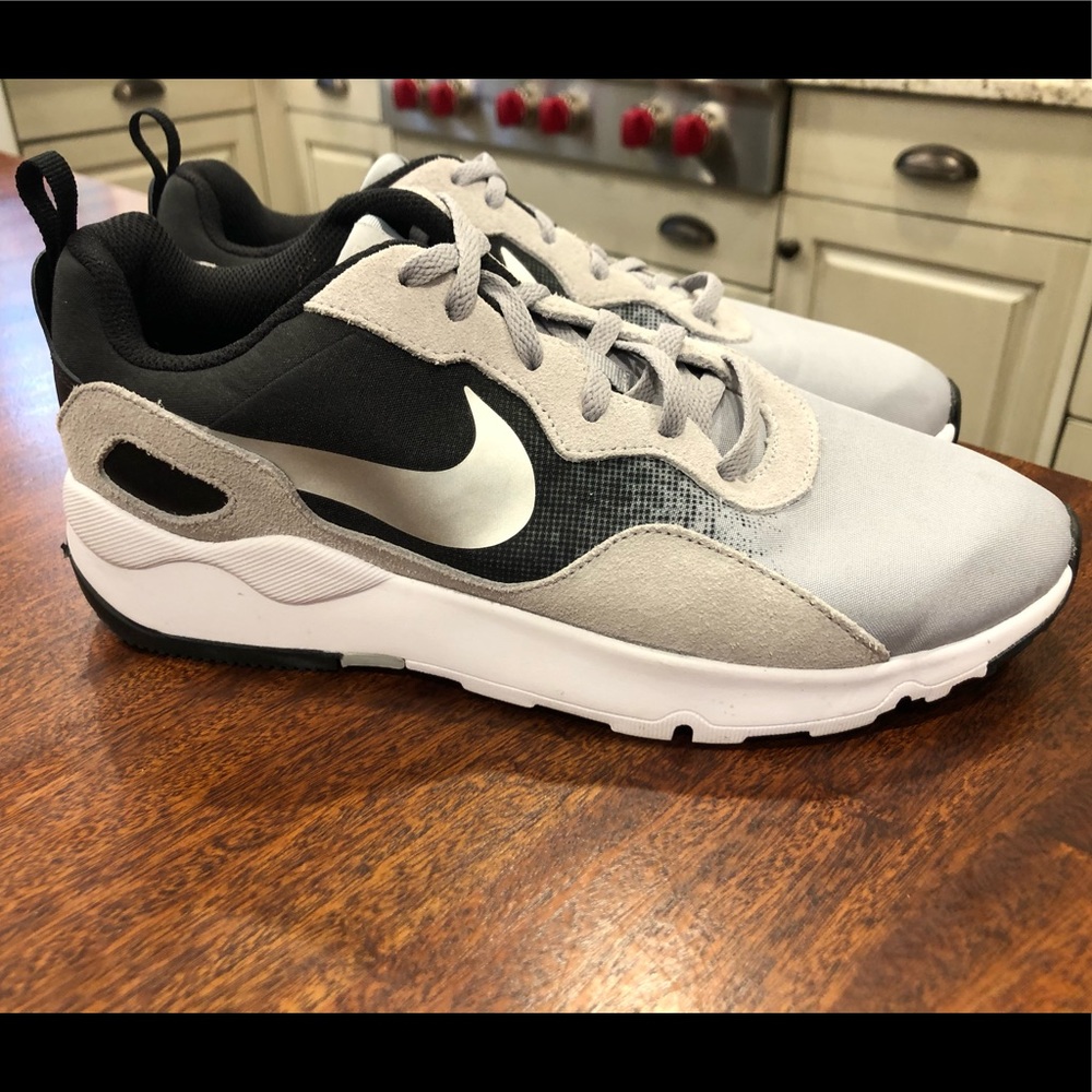 Men’s Nike shoes size 9